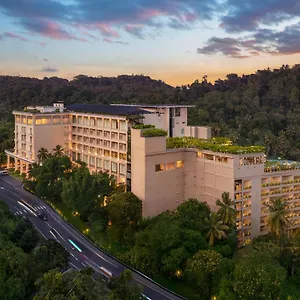 The Golden Crown Otel Kandy